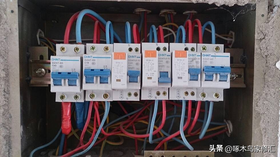 家用电闸推上去卡不住怎么办,照明电闸推上去就跳了