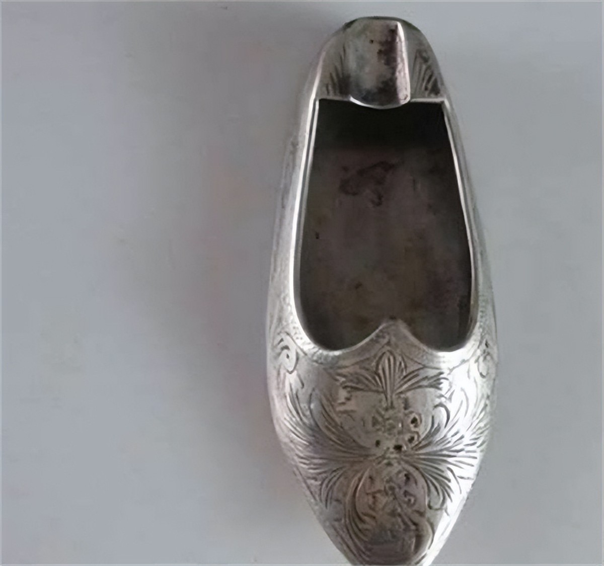 盗墓贼不识货丢掉双破鞋是真的吗,盗墓贼不识货丢掉双破鞋