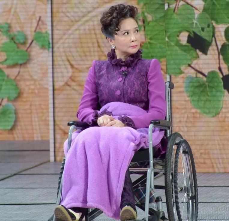 央视春晚李谷一每次登台唱的曲目,李谷一参加了多少年春晚