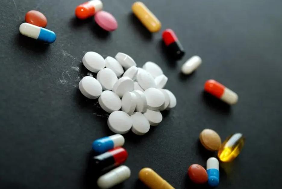 男子吃24粒头孢进icu,上海男子遵医嘱吃24粒头孢后急救