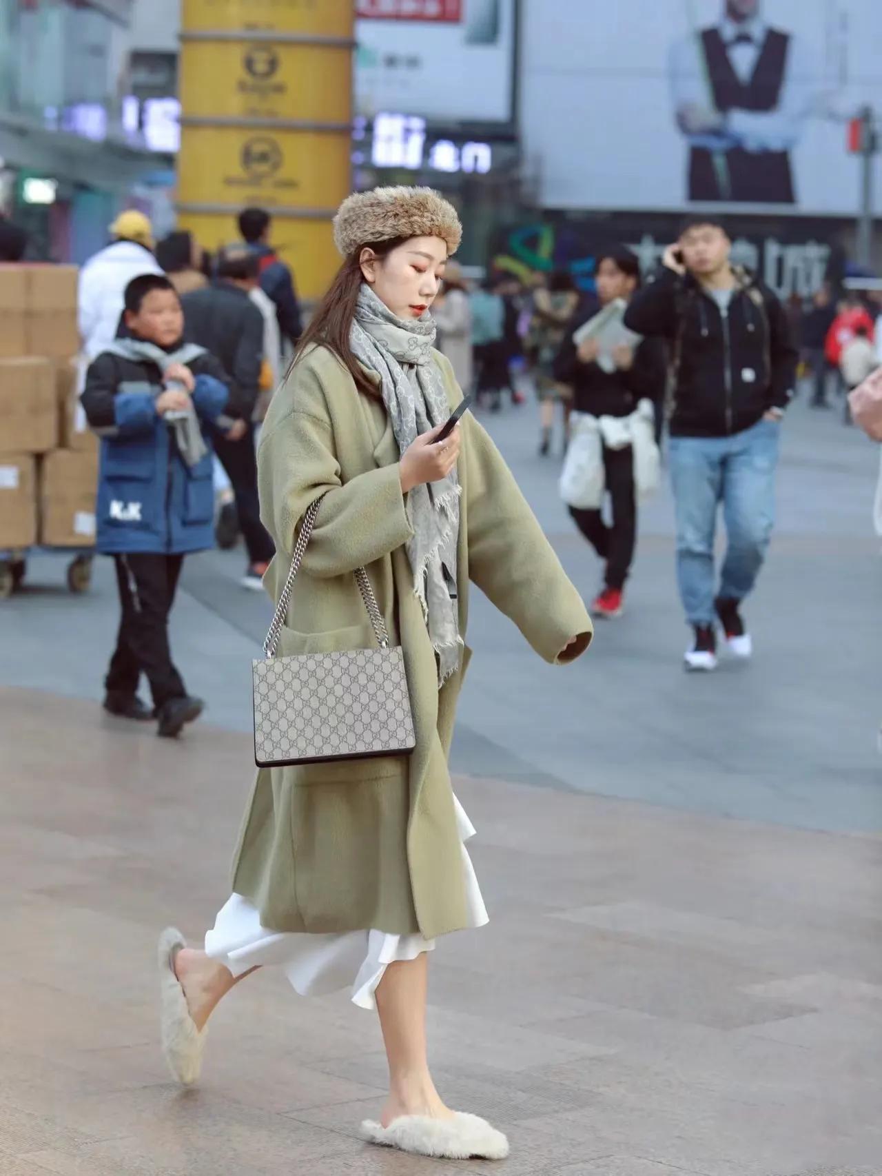 看街拍识包包：Gucci哪些包款最受欢迎？10组穿搭告诉你