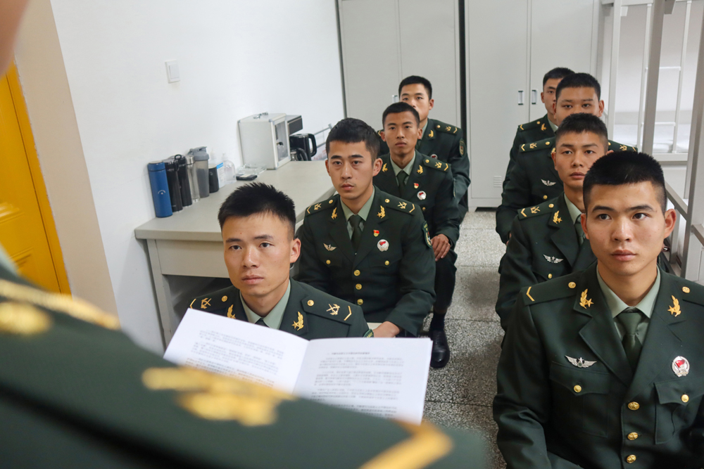 学习二十大，军营沐*党**辉