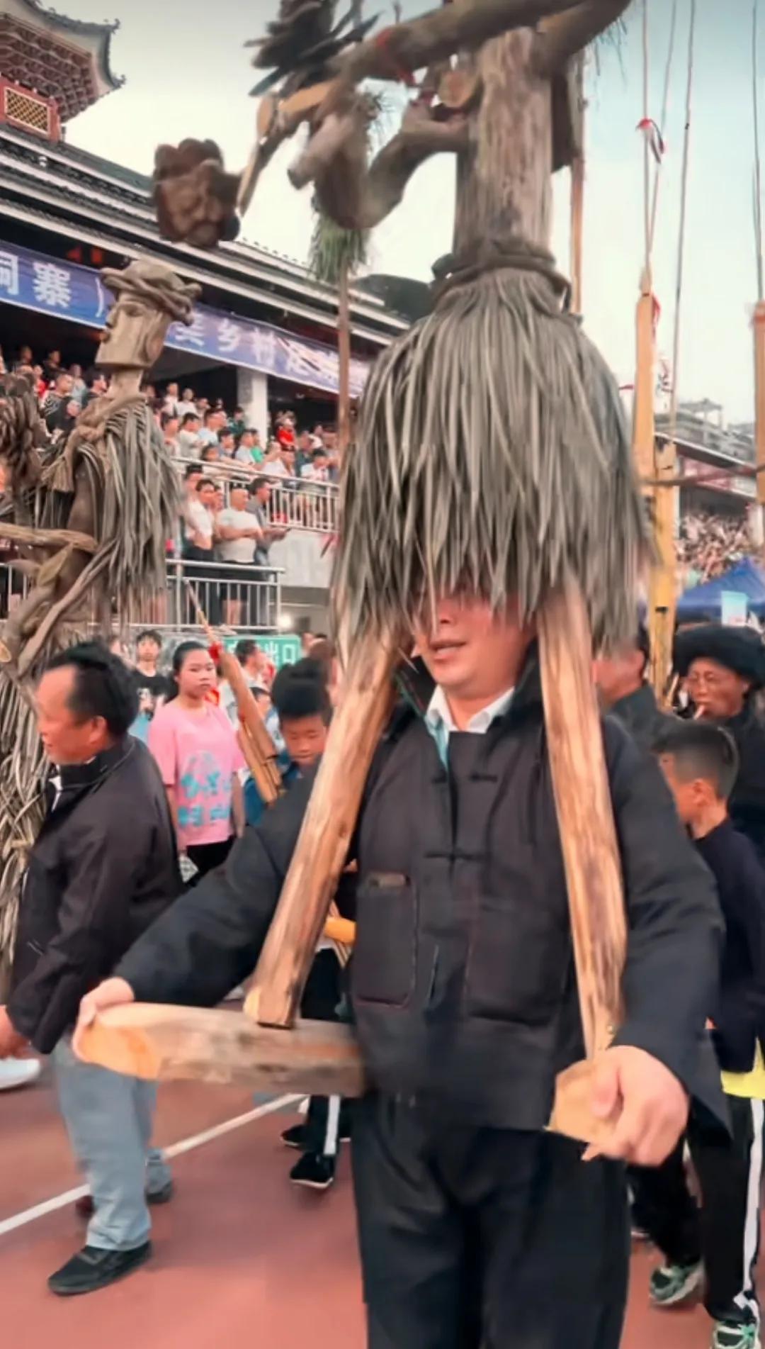 村超足球宝贝走秀,村超民族时装秀