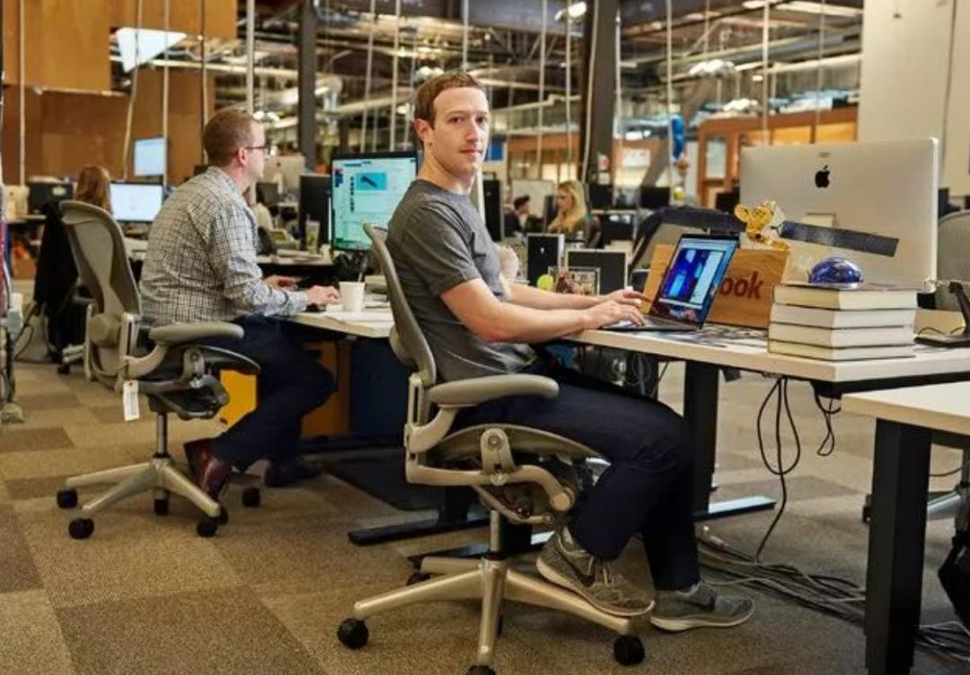 员工封闭式办公,开放式办公