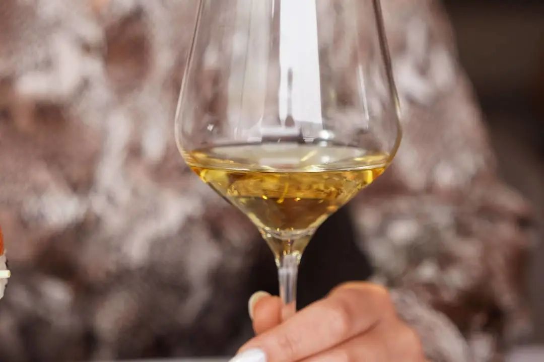 20岁胃胀2个月是胃癌吗,16岁女孩经常胃胀被查出胃癌晚期