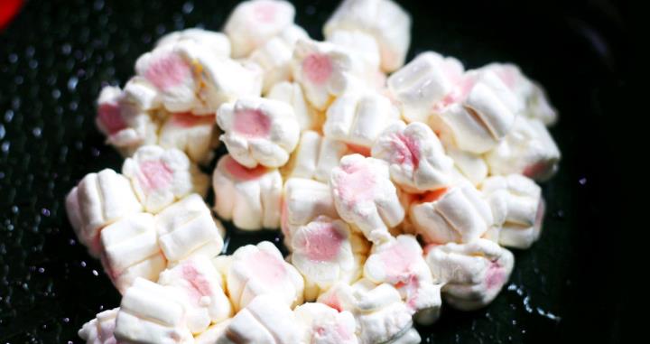 做牛轧糖的苏打饼干,无糖牛轧糖夹心饼干