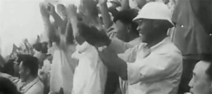 伟人也爱足球？足球队接连败绩，贺龙一怒将其解散：我死不瞑目