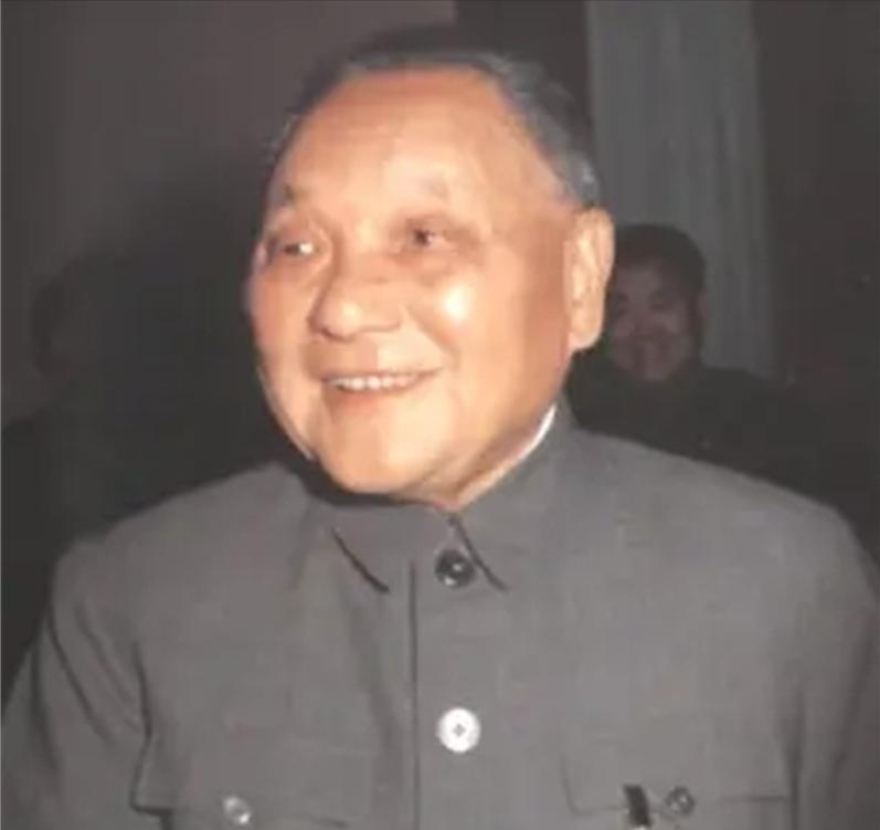 1991年,*小平邓**为深圳火车站题字,为何只写“深圳”而不写“站”