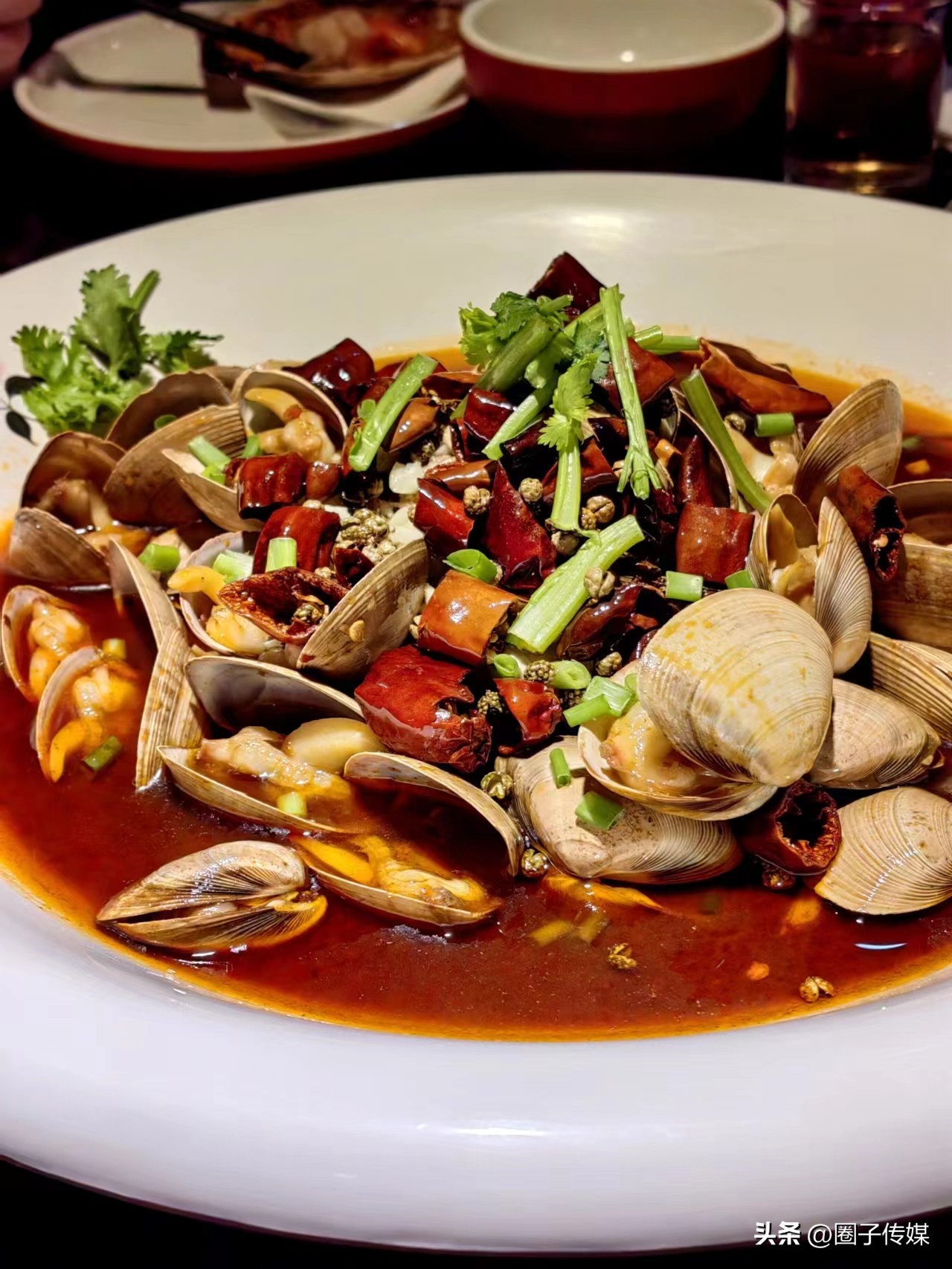 鲜香的舌尖诱惑,从经典延至创新,【震旦海鲜烧烤酒店】