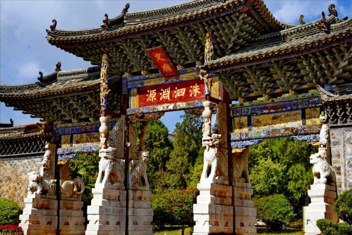 这座好吃好玩好住的云南小城，我劝你一定早点去