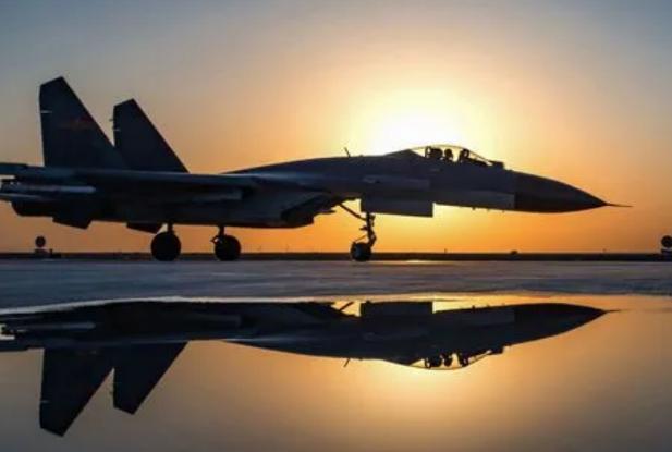 两艘美舰过航台湾海峡新闻评述,台媒报道美舰过航台湾海峡