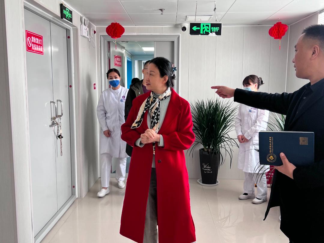 省人民医院皮肤医疗美容中心主任李雪莉教授莅临商丘市参观指导