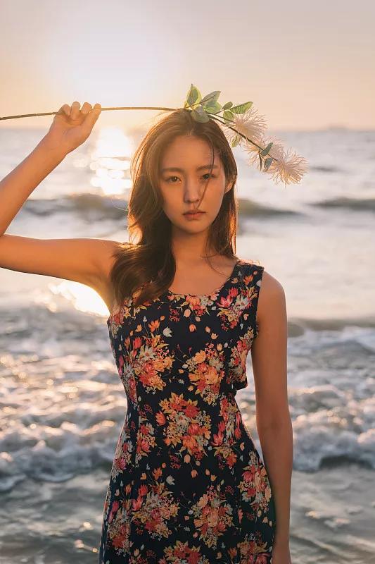 小伙子走到奈何桥,过奈何桥男子