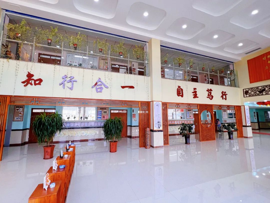 大连这个学校怎么样,大连的学校在山上