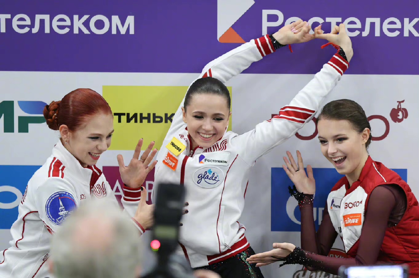 秀身材小蛮腰马甲线不露脸,细腰长腿无赘肉马甲线实力抢镜