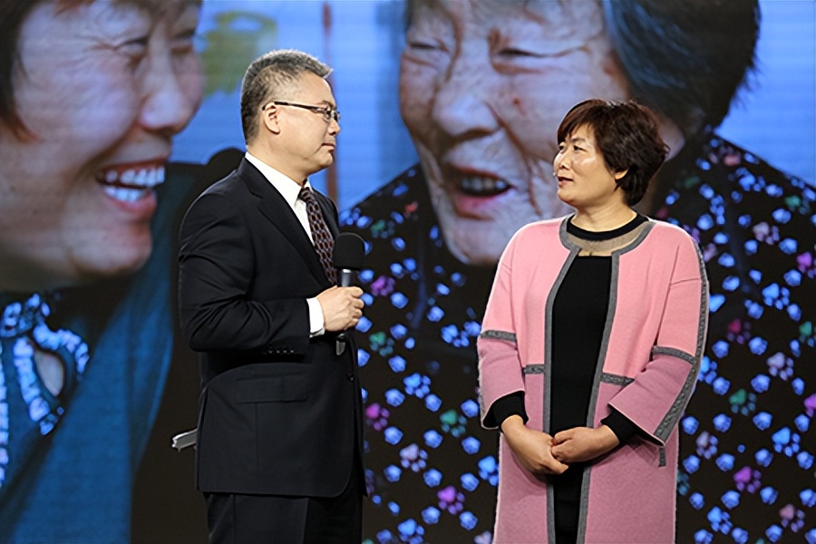 王世林和董倩是怎么相识相知的,央视4套主持人王世林简介