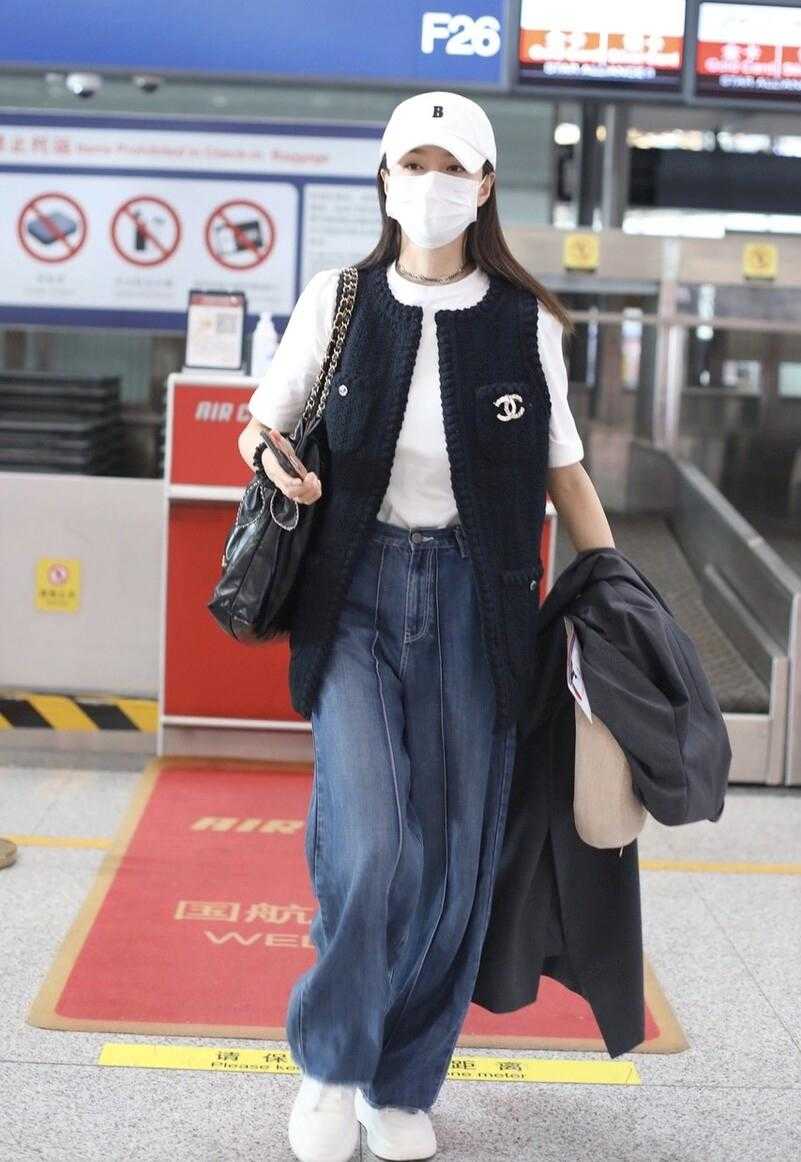 沈梦辰的小香风搭什么鞋子,沈梦辰最新海边吊带裙穿搭