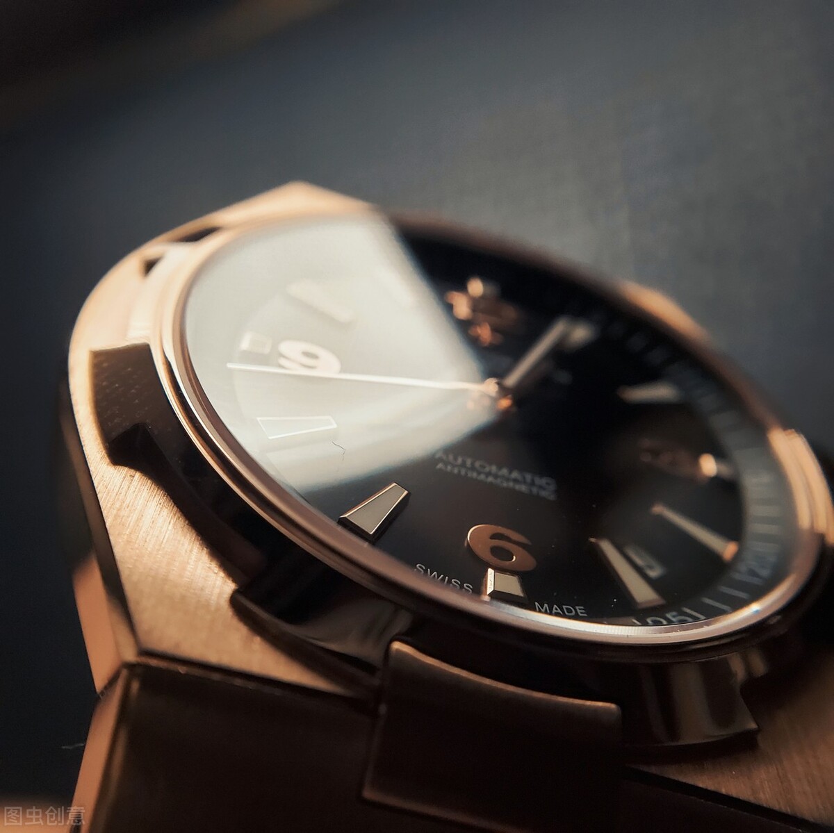 儒雅气质男人适合戴的腕表,月薪1万元适合佩戴啥样的腕表