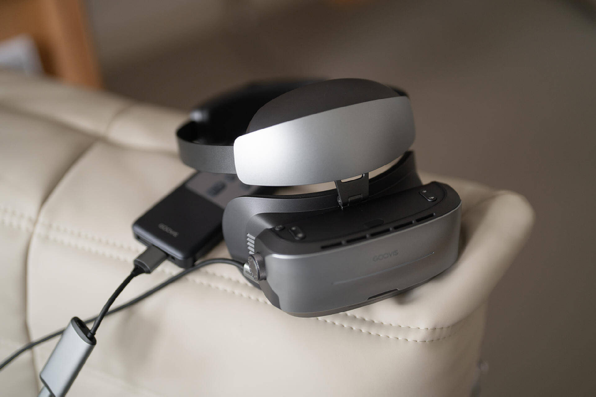 头戴影院800寸巨幕,裸眼飞行影院是不是智商税