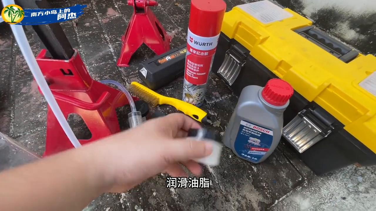 更换刹车油后刹车变软自动恢复,更换刹车油刹车管路要清洗吗