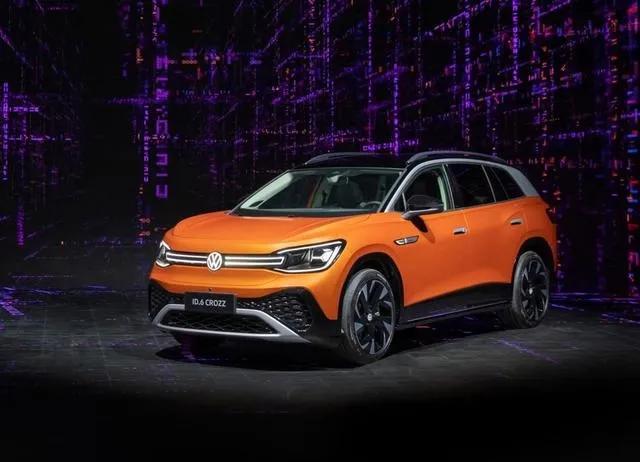 全新贯穿式设计保险杠,这款车的保险杠也很有意思