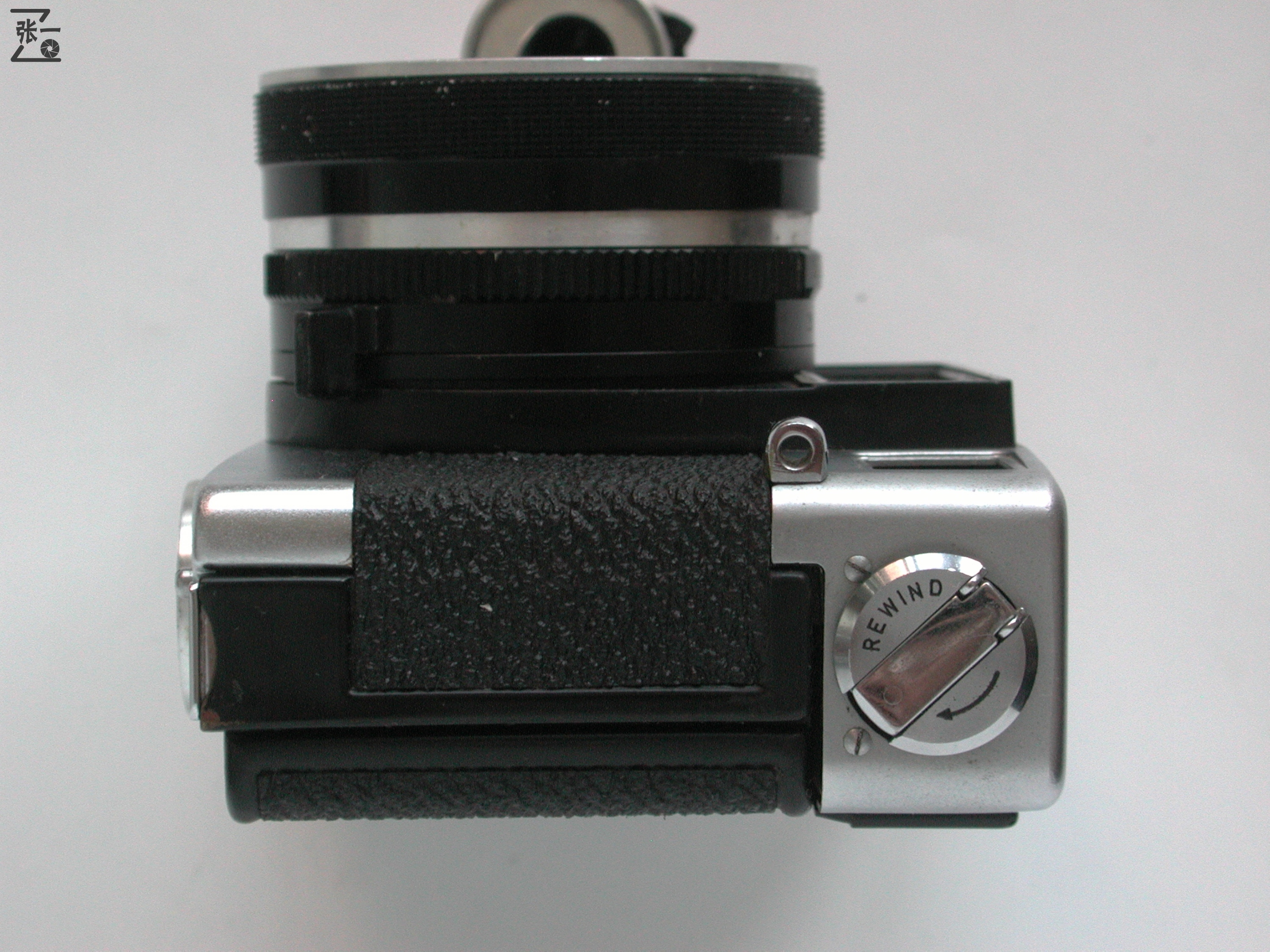 倒片旋钮在机身侧面的日本Fujica35Auto-M旁轴相机！1962年问世