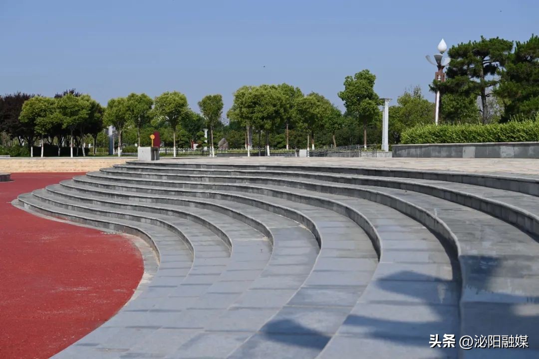 月儿湾跳舞音乐,月儿湾公园跳舞