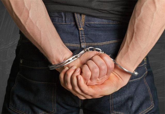 女子偷瓜落水身亡案判决,大妈偷南瓜溺水身亡家属索赔13万