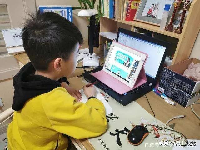 家长如何回复孩子在家上网课情况,孩子在家上网课家长应该怎么做