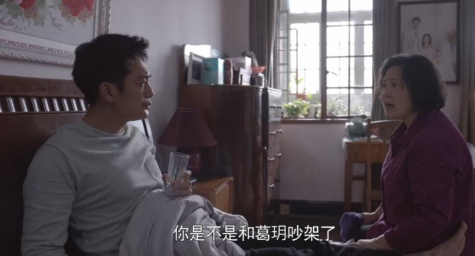 张颂文和冯绍峰走红毯互相谦让,冯绍峰张颂文翻白眼