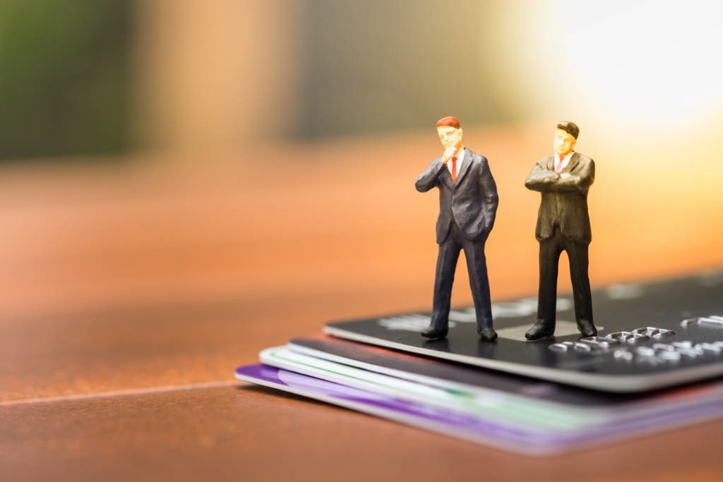 40万借一周利息3万！买房炒股均可操作，“过桥贷”生意重出江湖