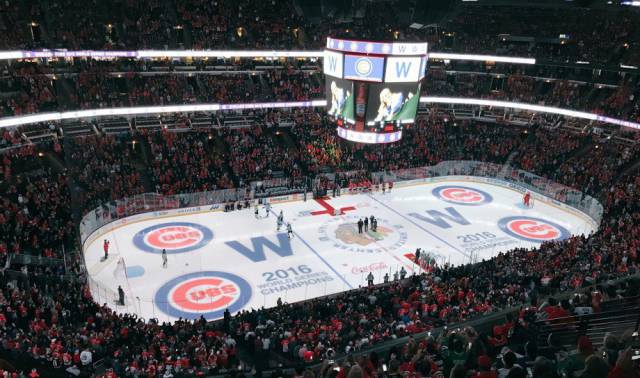 79个难得一见照片，飞机释放烟雾弹，逃票的女乘客，飞翔的蝙蝠