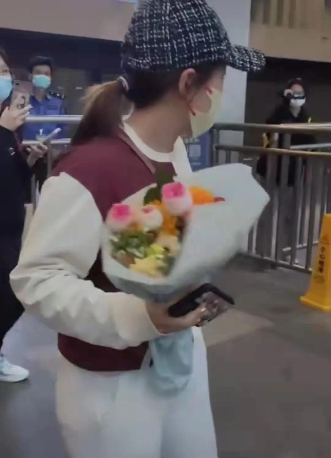 女奥运冠军机场遭辱骂引众怒：“远离你身边那些没修养的人”