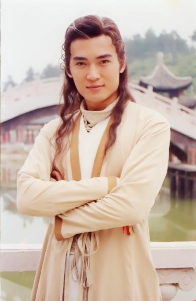 明明很帅却被古装造型毁掉的男星,那些硬着头皮演古装美男的男明星