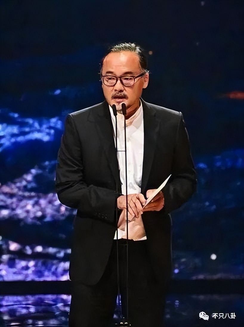 以前因为爱情现在因为钱,当初因为钱在一起后来变成了爱