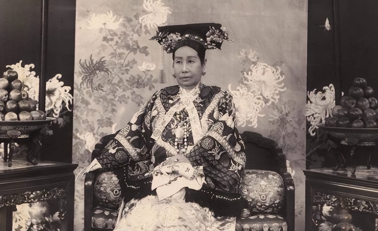 1971年美日图谋*鱼岛钓**,一华裔老太反对:岛是我的,我有慈禧手谕