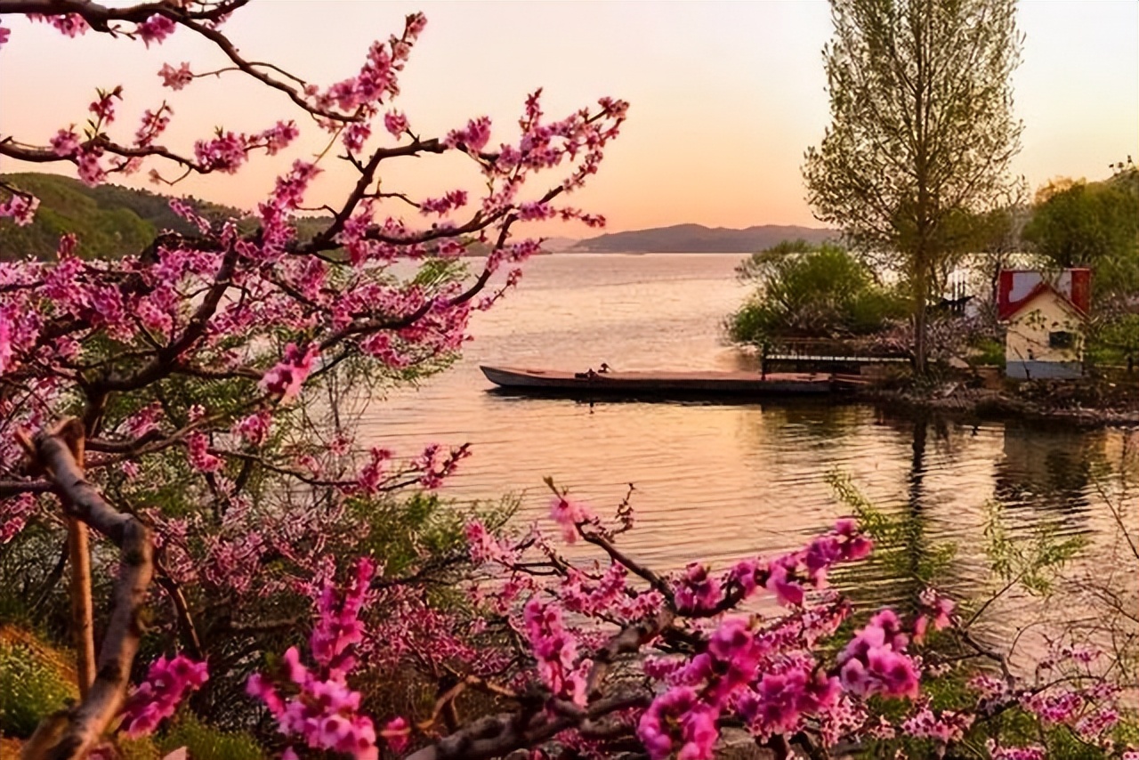 缇庢櫙璇楄瘝娆h祻,缇庢櫙璇楄瘝鍥涘瓧