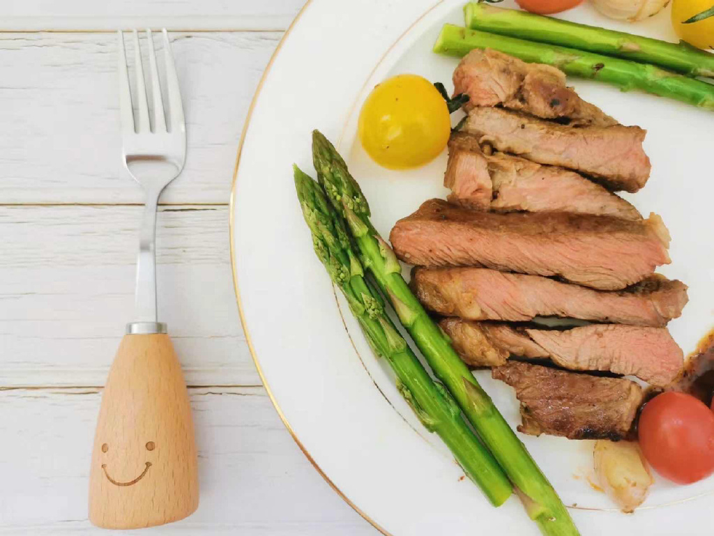 什么材质的锅不粘锅又耐用,刚买回来的锅好用又不粘锅无烟