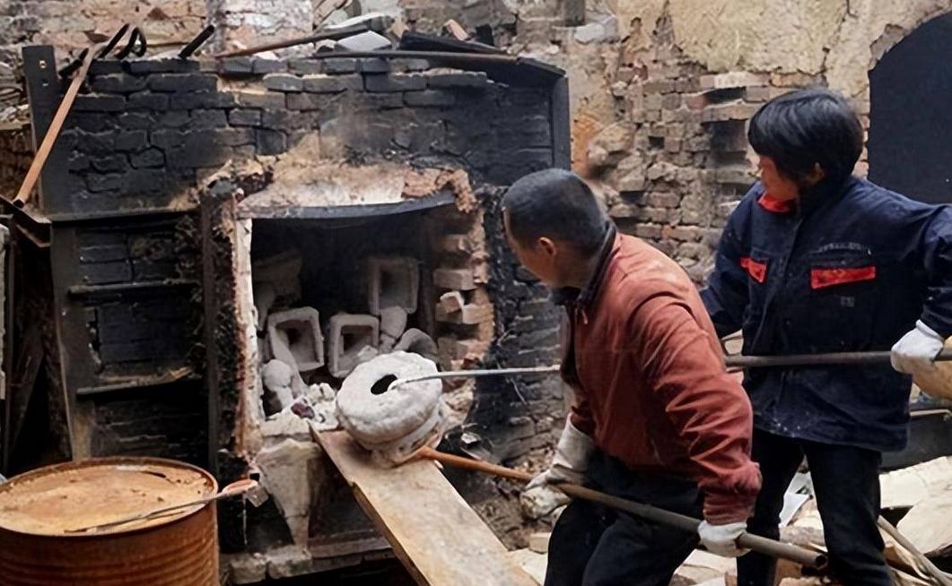 河南老汉制假,河南一老汉造假古董