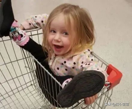 为什么小孩子喜欢抠洞,为什么小朋友喜欢抠肉刺