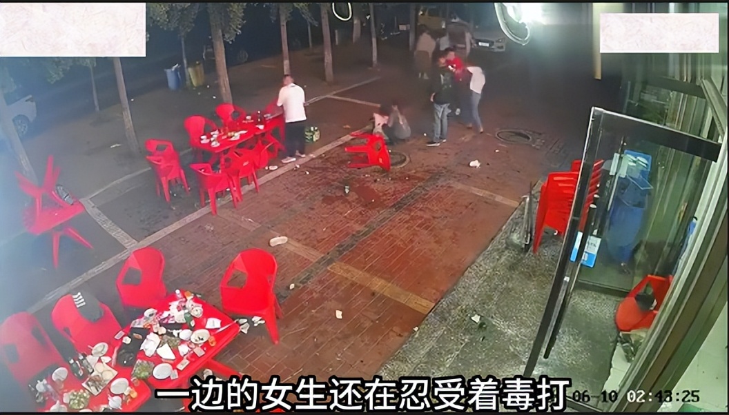 四名壮汉围殴女子一家后续,几名男子围殴脚踹女生