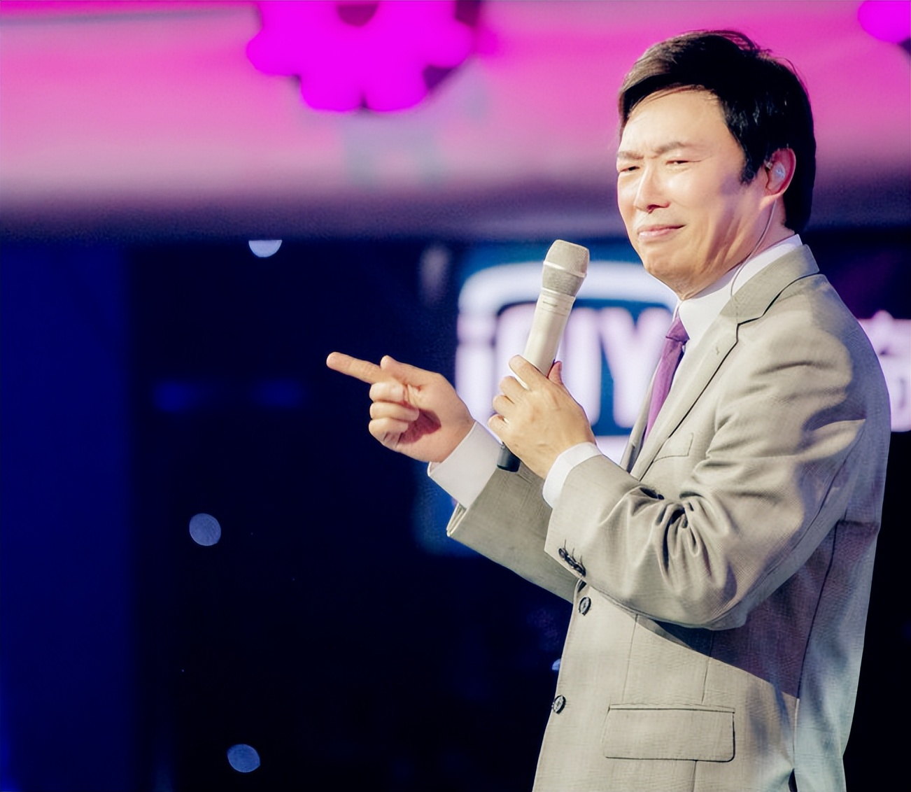 黄安接受采访谈费玉清,黄安辟谣费玉清病危传闻