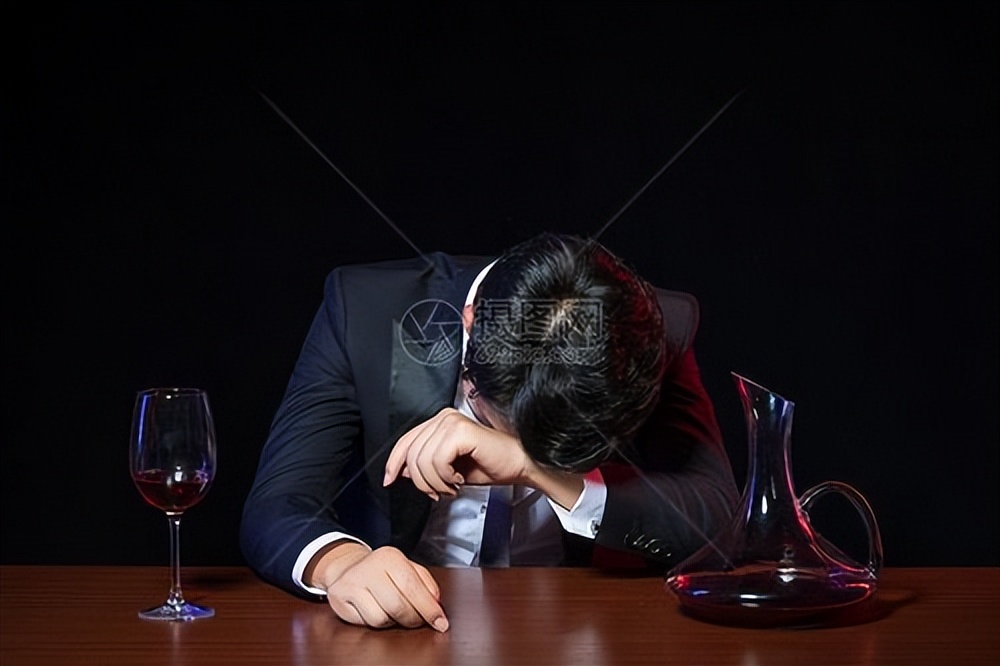 女大要避父！2020年*兽禽**父亲醉后竟*暴强**亲生女儿，警方：*兽禽**不如