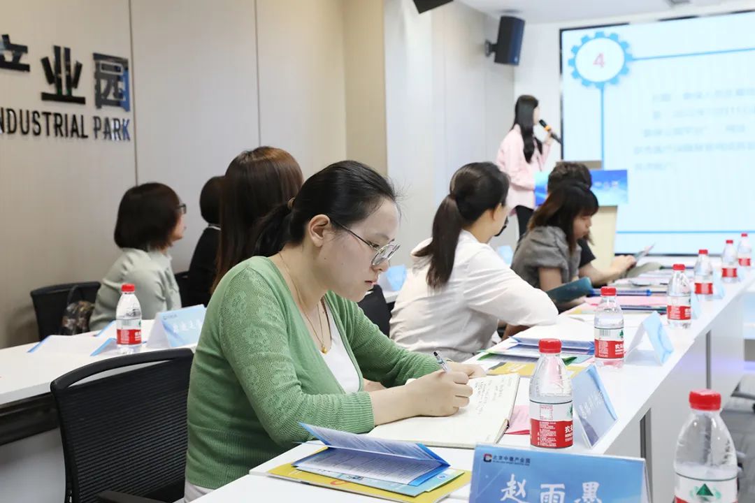 跨省异地就医政策集中宣传月来啦！顺义区讲政策，送服务，让群众在异乡更有“医”靠