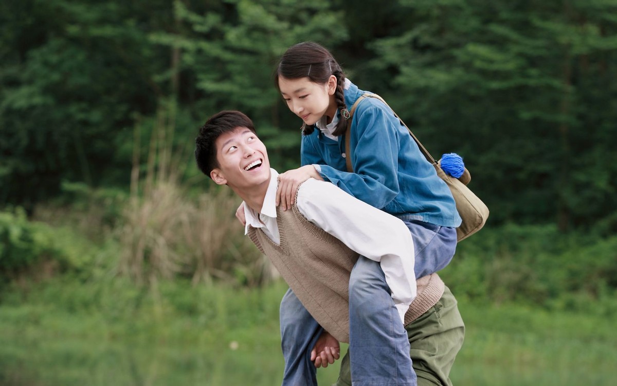 周冬雨张艺谋近期新消息,周冬雨谈张艺谋坚如磐石
