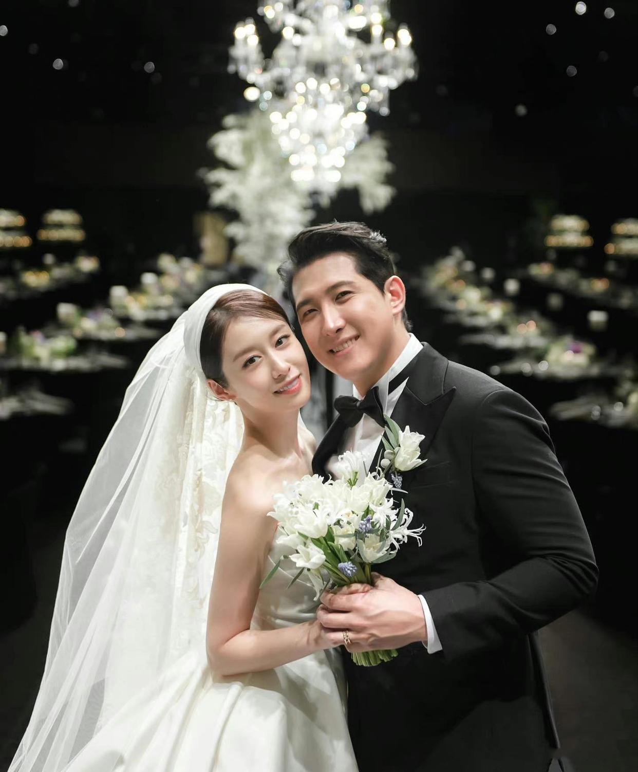 朴智妍出街 (朴智妍婚纱分析)