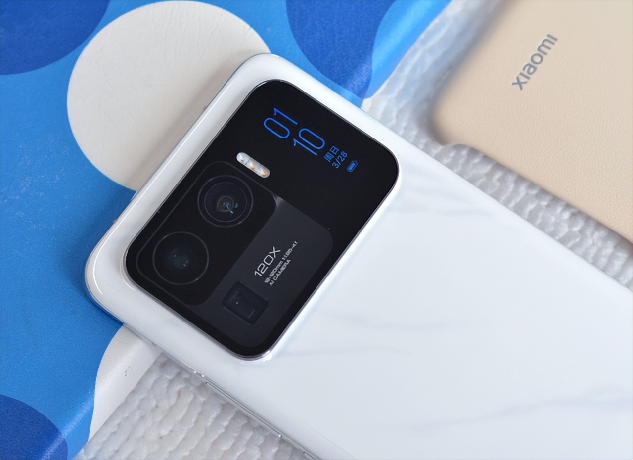 从6499元跌至3339元，12G+256G，120倍变焦旗舰售价近乎“腰斩”