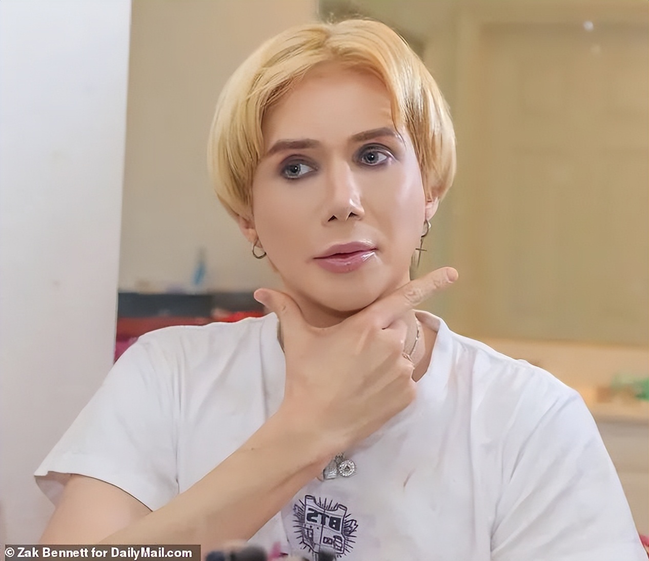 日本18岁女网红沉迷整容,韩国人气网红过度整容