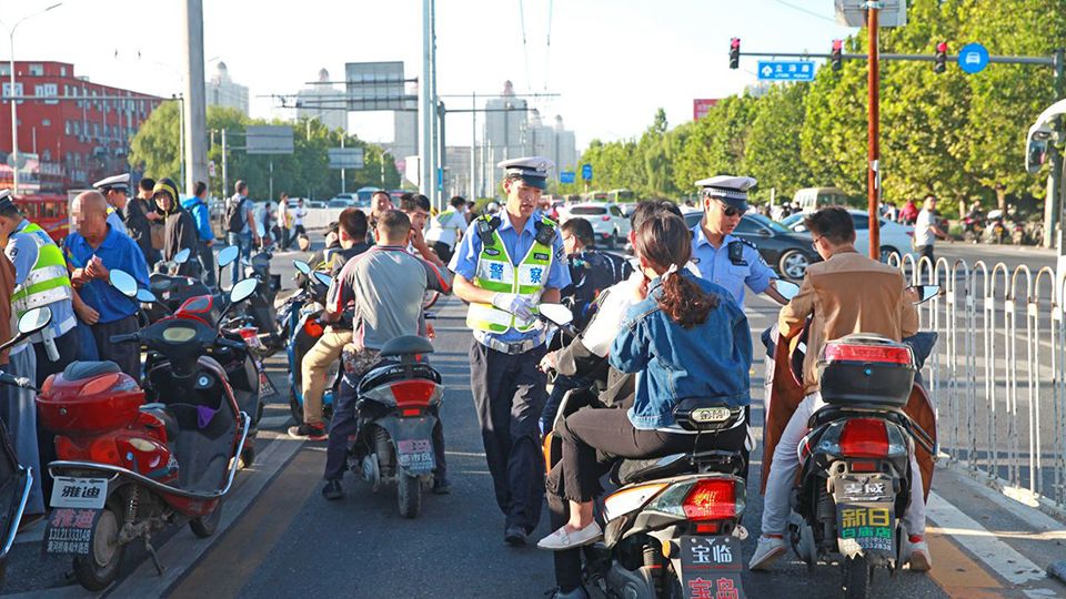 为什么电动车电池要换一组,为什么电动车电瓶一年一换