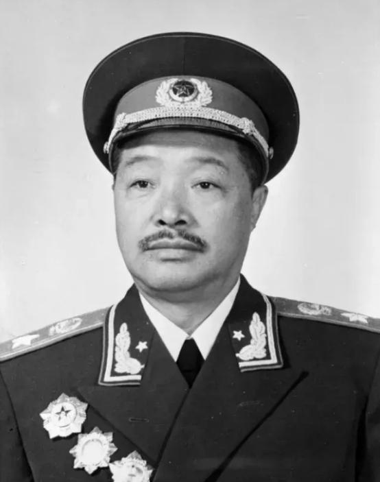 94年廖汉生到周恩来纪念馆参观，结束时被问：您是贺龙的外甥吗？